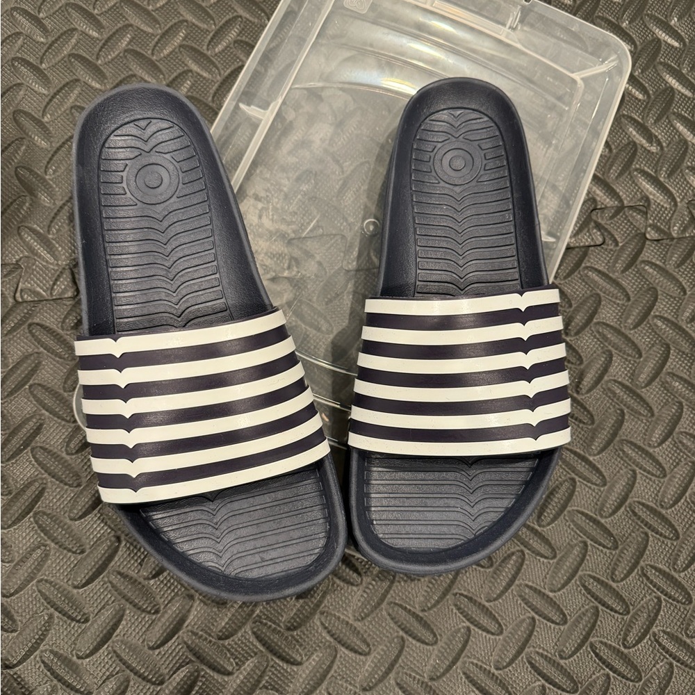 Authentic Hunter x Target slides, NWOT.